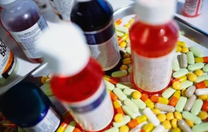 飞机上会提供哪些免费的东西,飞机上哪些东西是免费吃的