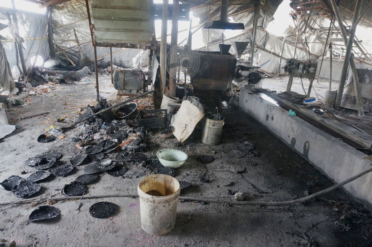 潮南区夫妻服装加工小作坊,父子家庭小作坊