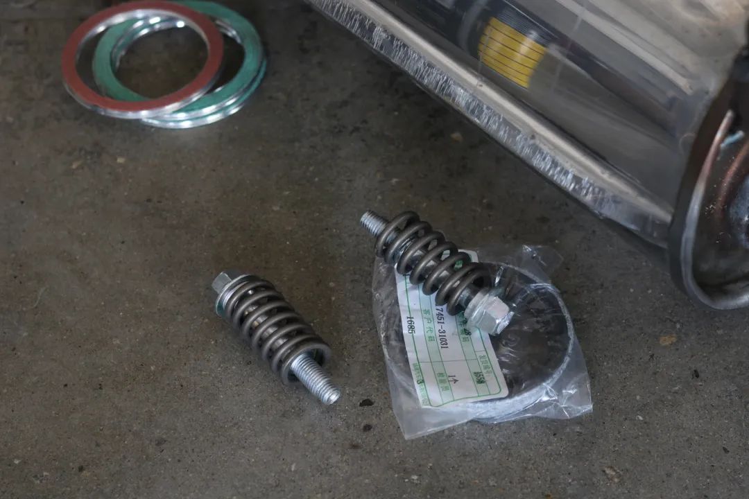 2003年的丰田老霸道，33万公里“车况残旧”，翻新复活变新车