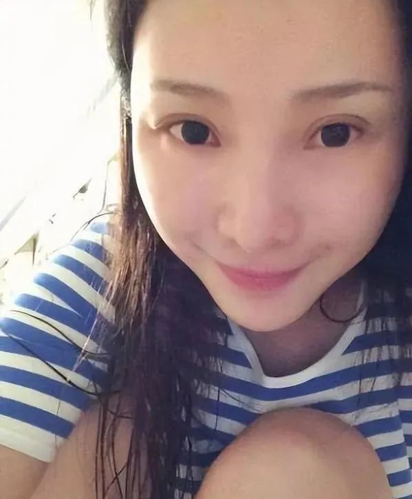 明星也逃不开的容貌焦虑：女星卸妆前后对比，自信的人才最美丽