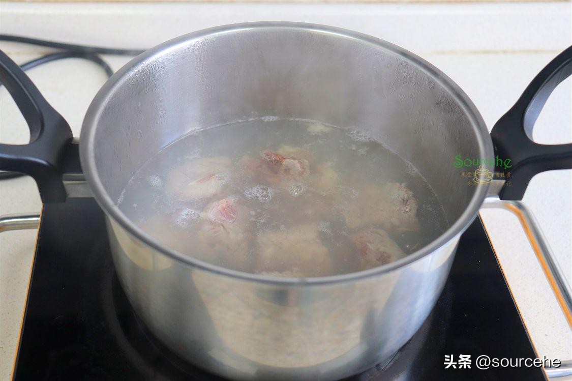 高压锅炖莲藕排骨汤的家常做法,砂锅炖莲藕海带排骨汤的做法