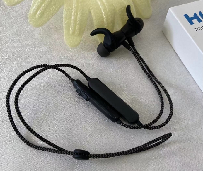 带线蓝牙耳机排行榜第一名音质好,带线蓝牙耳机和不带线的蓝牙耳机