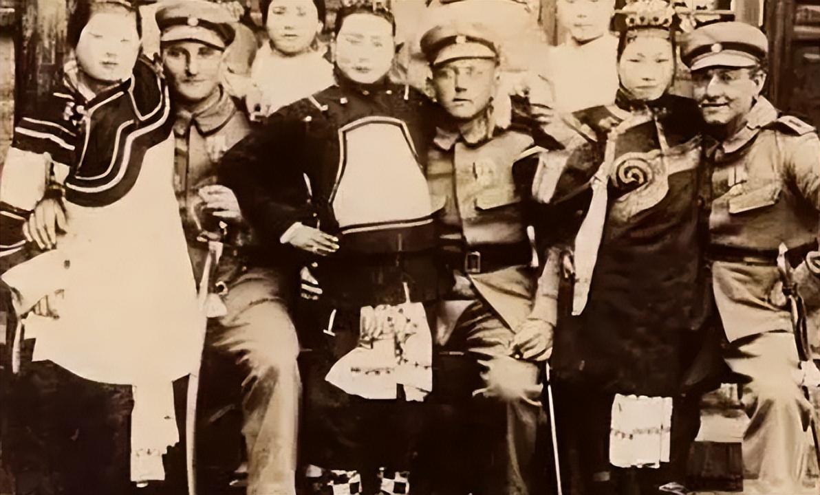 【晚清*楼青**秘影】*楼青**女丰乳肥臀，媚态撩人，风情尽显！