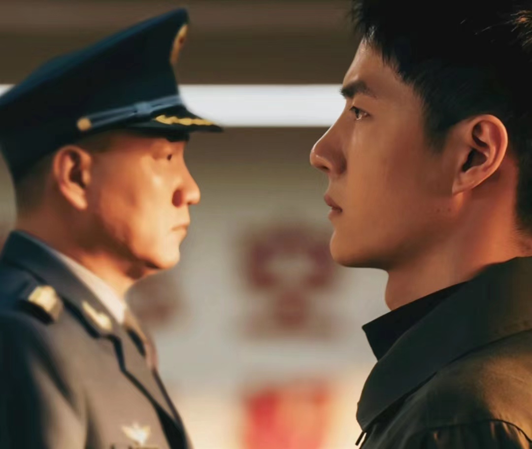 胡军笑场,王一博胡军教打戏