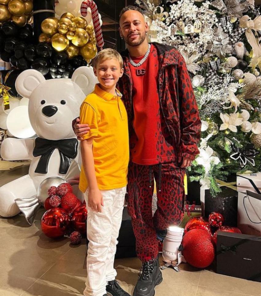 巴西球星内马尔前女友,内马尔一共谈过几个女友