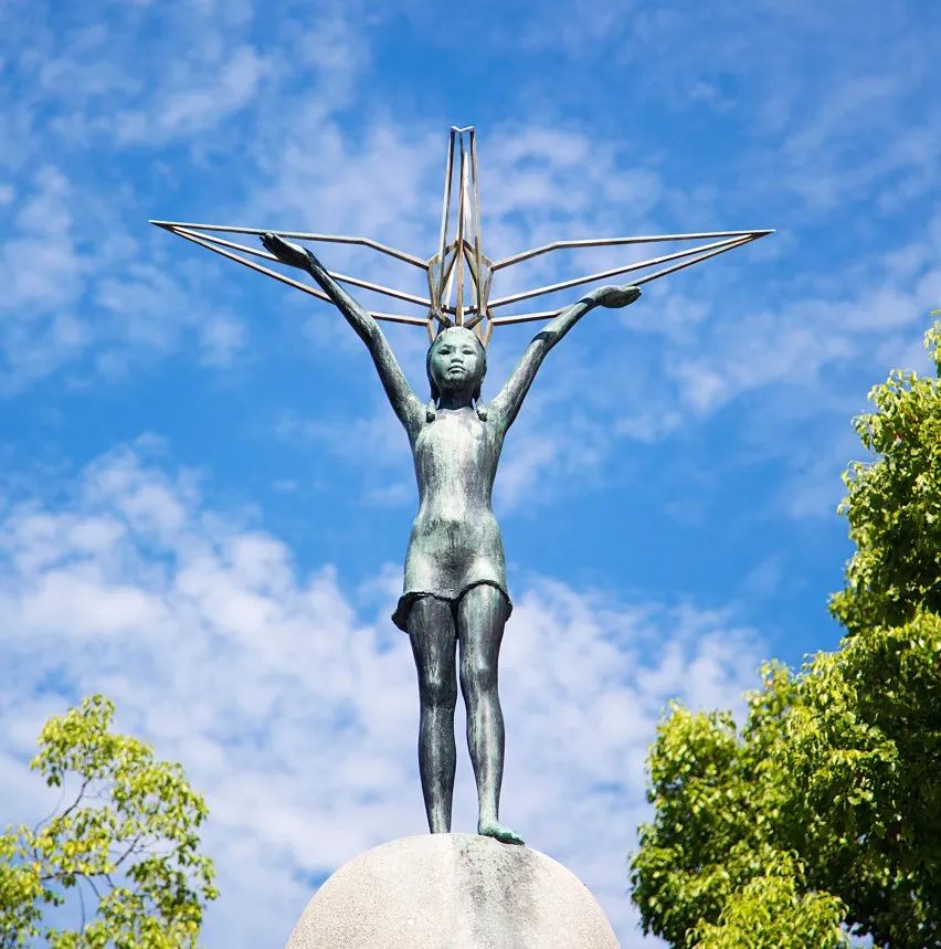 乔布斯的黑色毛衣，他只收了175美元