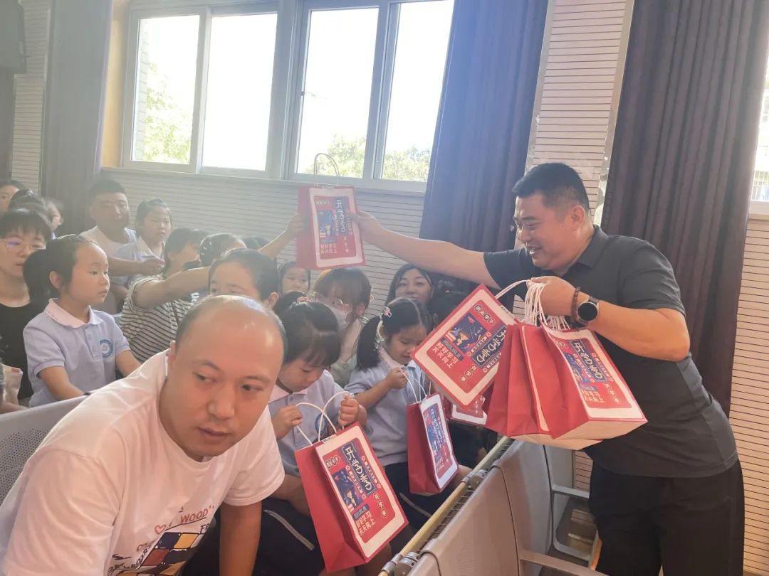 海娃专属成长册礼包！玄武区这所小学迎来130余名新生入学！