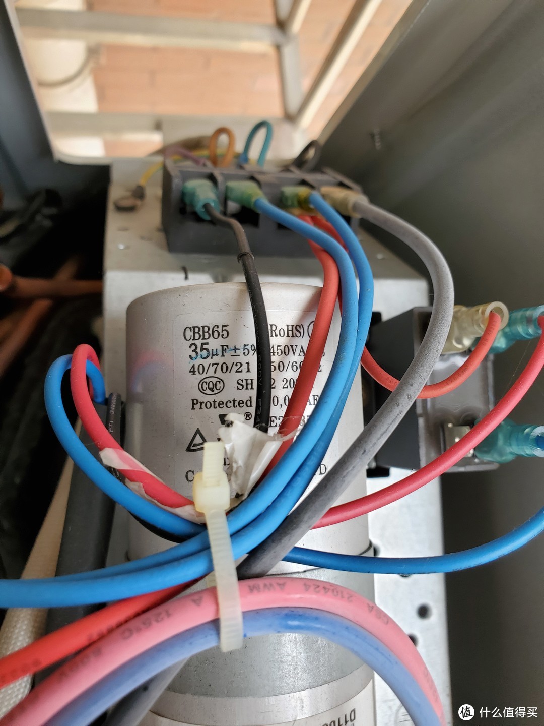 美的空调压缩机启动电容多大,美的空调更换启动电容