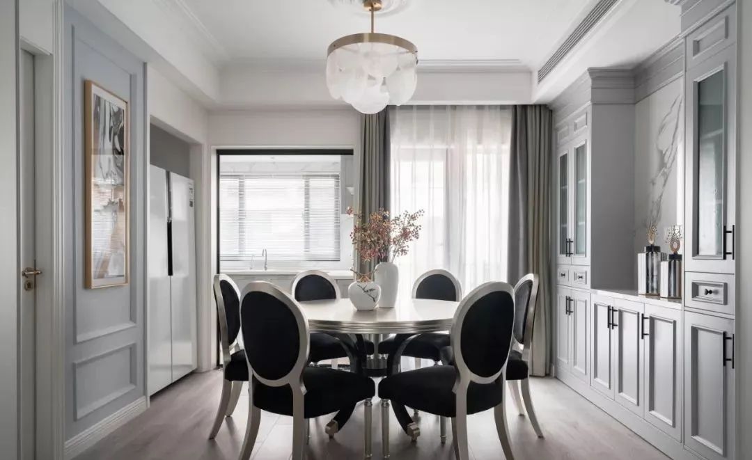 餐厅空间太小如何设计活动餐桌,3.8加4.5的餐厅可以放多大的圆桌