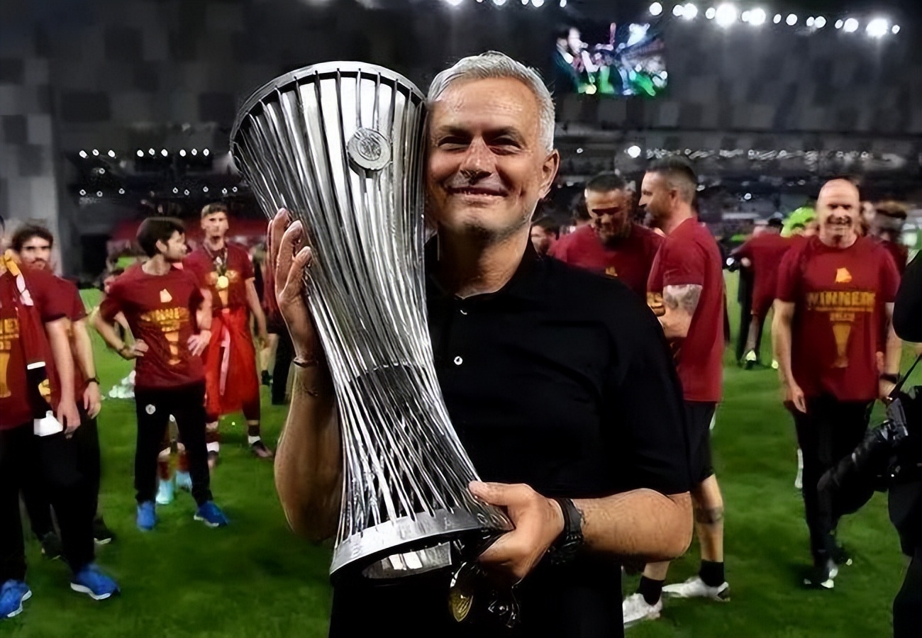 穆里尼奥最新谈c罗,穆里尼奥国米1100万年薪