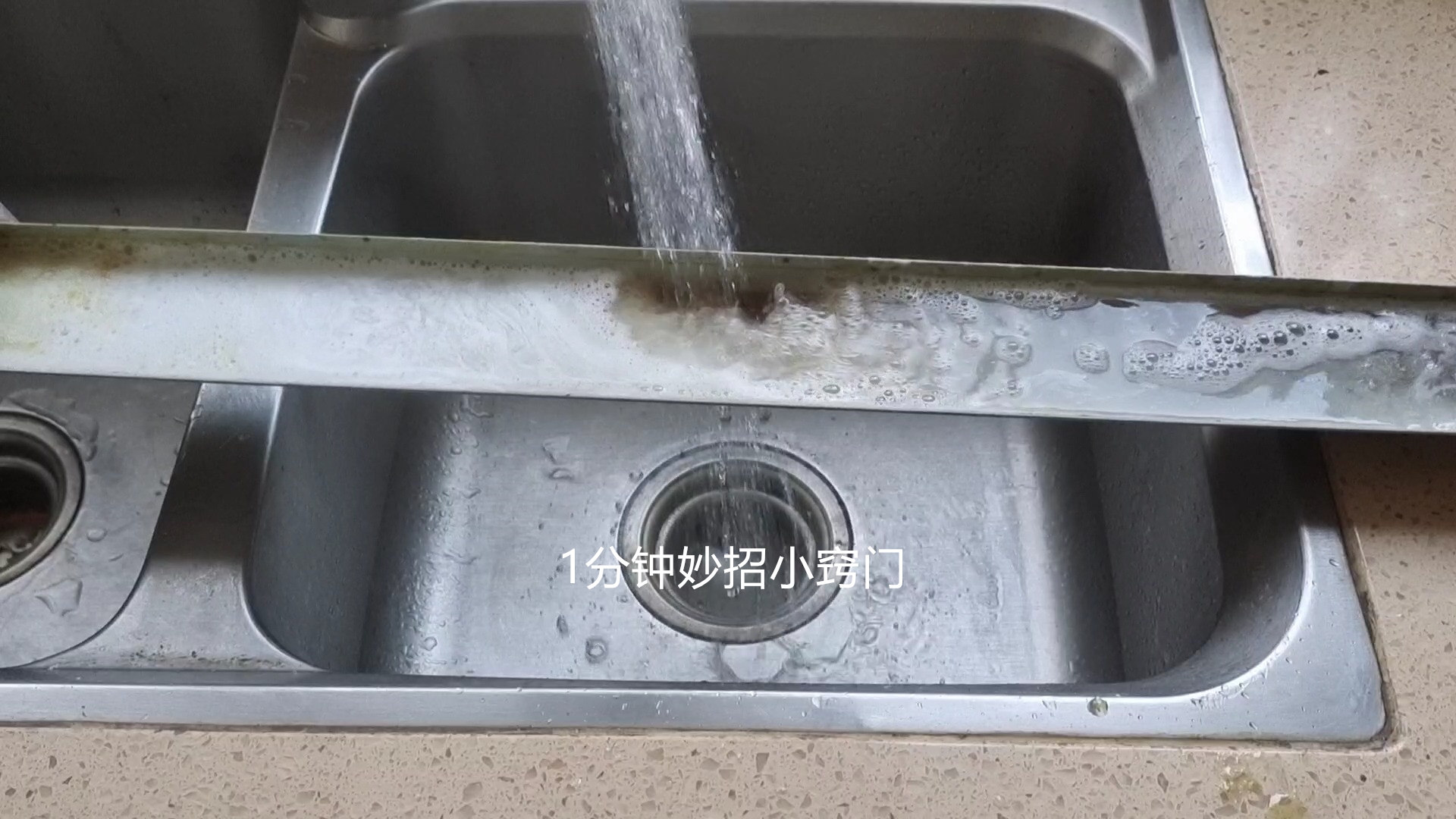 油烟机油垢盒怎么清洗图片,油烟机油垢太脏怎么清理