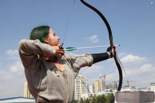 中国弓箭和西方弓箭哪个更强,中国弓和英国弓的对比