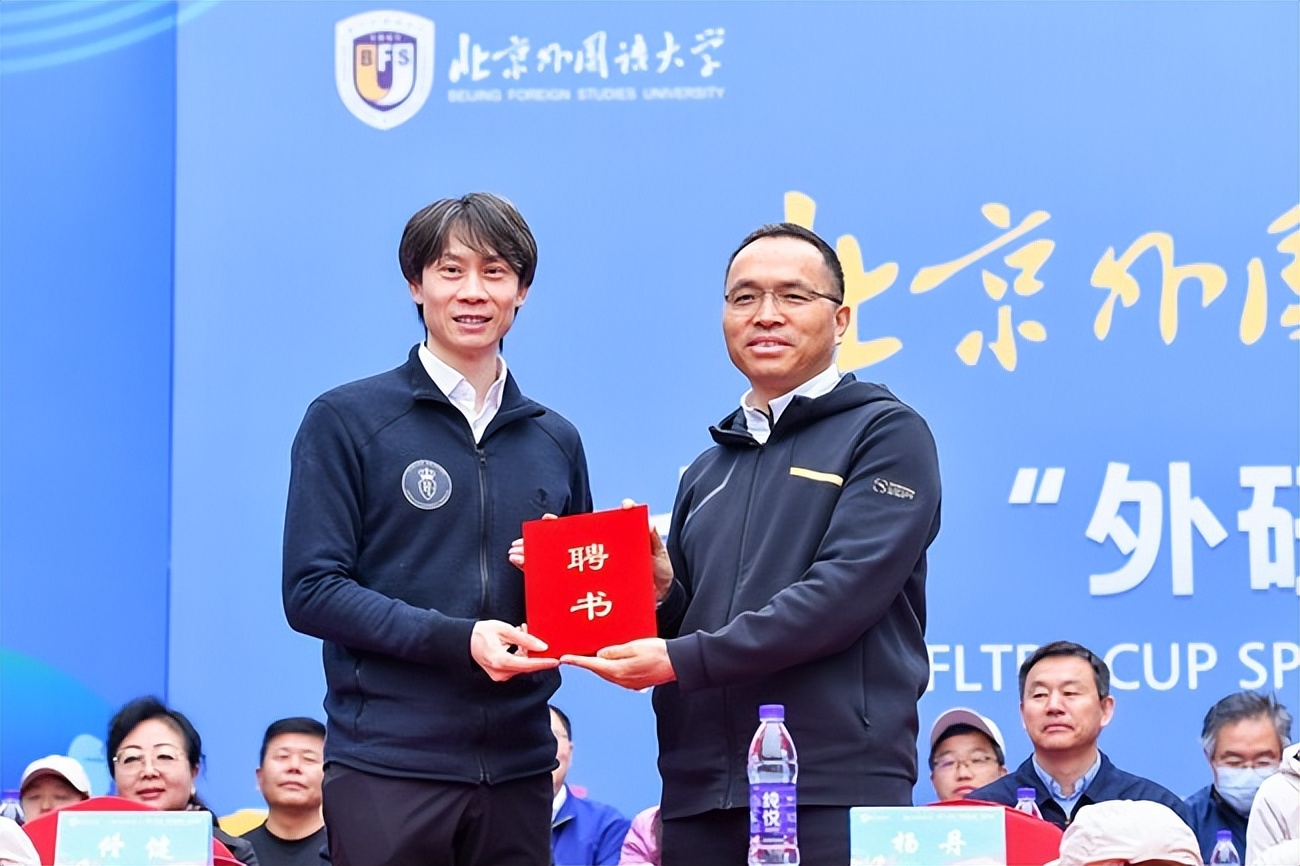 中国大学篮球比赛高燃,世界冠军助阵表演视频