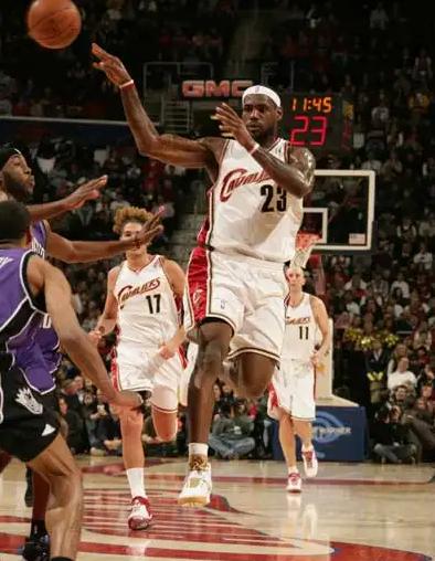 科比和詹姆斯最客观的对比，谁更强？有一人比他俩更符合未来篮球