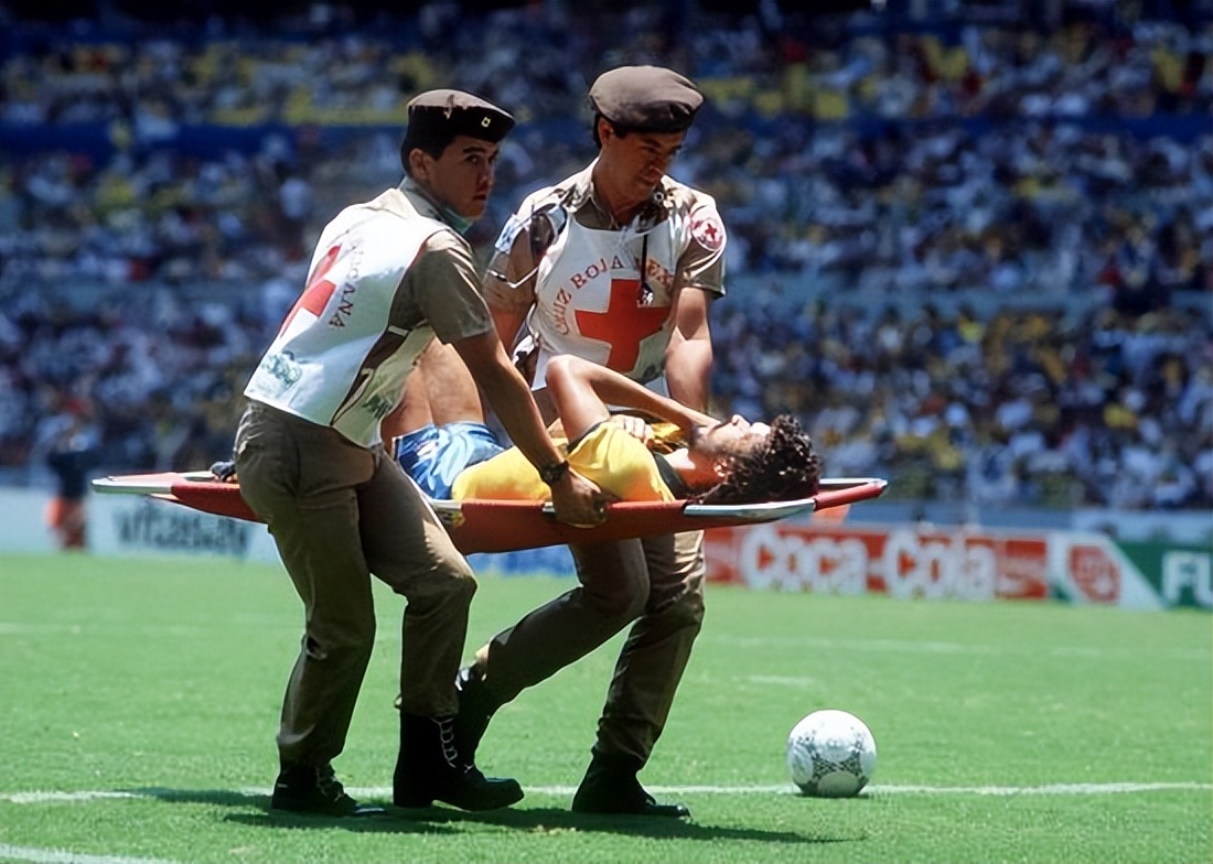 殴打球迷,殴打球迷的足球球员