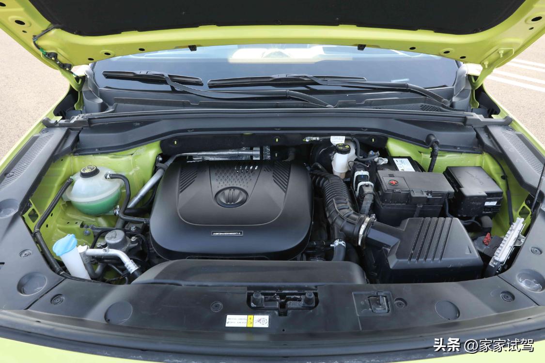 北汽魔方-年轻人的个性科幻座驾