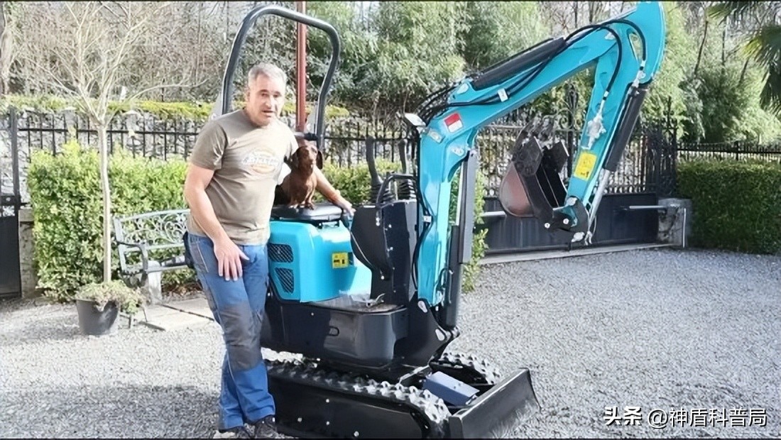 美国大叔网购中国挖掘机多少钱,法国大爷购买中国挖掘机