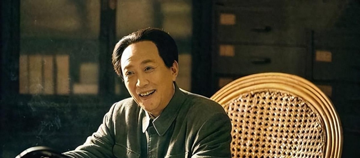 主席形象后继有人，侯京健已接班唐国强，和古月比你更喜欢哪一个