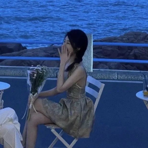 闺蜜头像一左一右真人可爱姐妹,情侣头像和闺蜜头像连在一起的