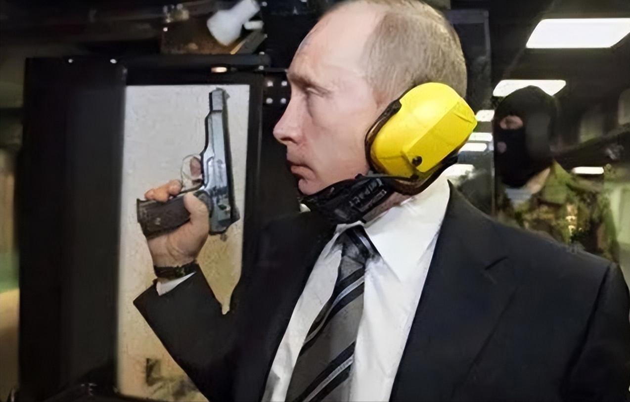 普京为什么走路左手不摆动,普京为什么走路总是一只胳膊不动