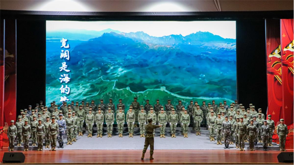 现代学子唱强军战歌,军校合唱强军战歌