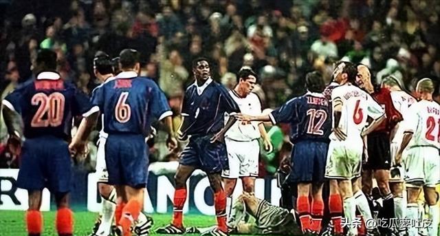 历届世界杯红牌图片,世界杯十大红牌视频