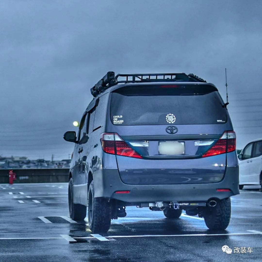 新款丰田威尔法改装,奶爸车改造老霸道