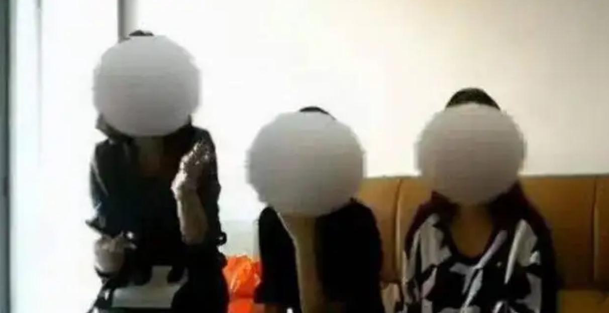 高校女厕中的高薪“兼职”，撕碎了多少女大学生遮羞布