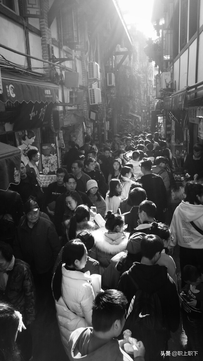 3万个职业伴娘假期五天日薪2000，揭秘那些冷门又赚钱的新职业！