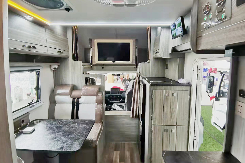 跃进h300国六轻卡4.2米厢货多少钱,不到30万的大型豪华房车