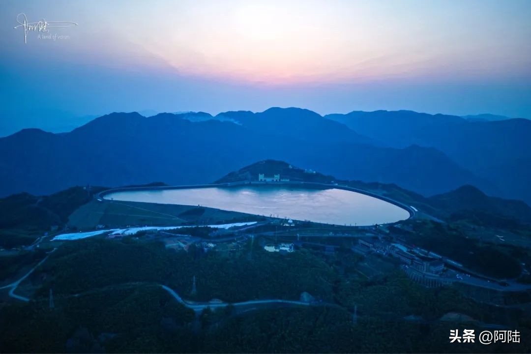 傍晚的江南天池宛如天空之境,江南天池值得玩吗