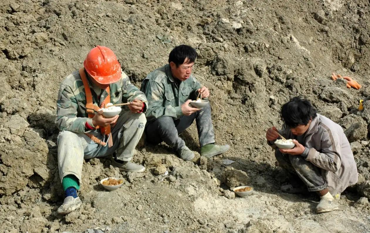 农民种地一年能挣8万,农民打工一年能存多少钱