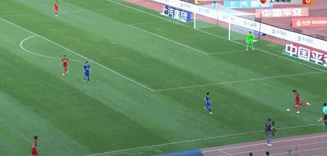 卧龙凤雏飞踢,卧龙凤雏后卫踢球视频