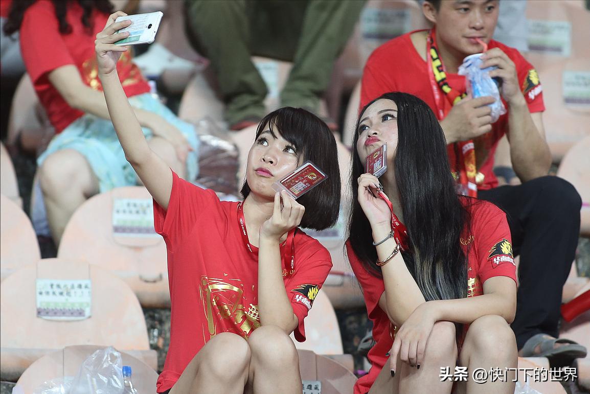 为啥拍照比镜子里看自己丑,为啥镜子里自己好好看拍照却很丑