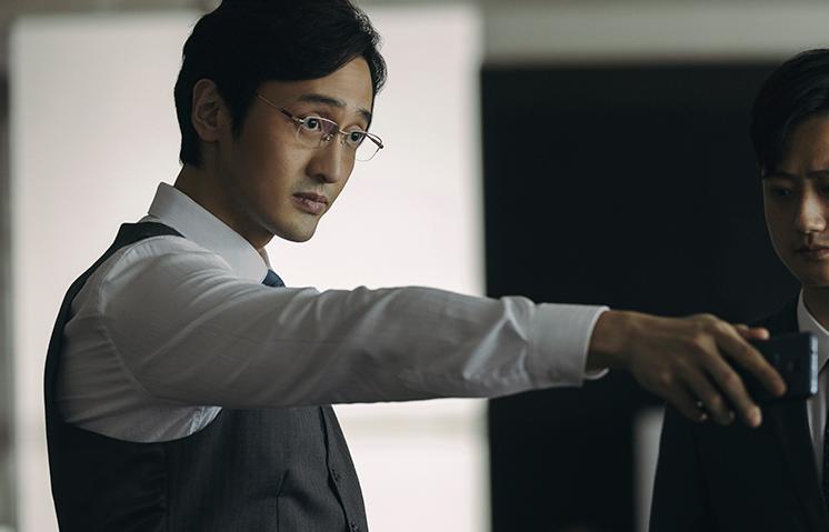 易烊千玺王传君祝福众人反应视频,王传君评价易烊千玺