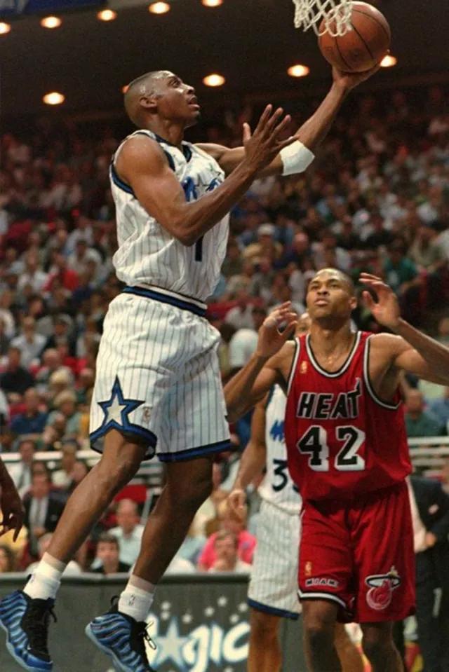 有哪些经典篮球鞋,篮球鞋nikeairfoamposite测评