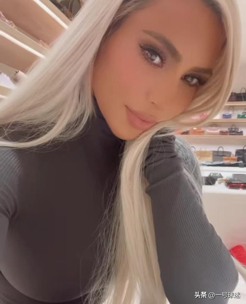 卡戴珊出街视频,41岁卡戴珊罕见陪儿子踢球