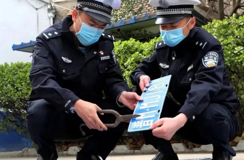 一夜蒸发数亿人民币，康师傅变成“糠师傅”，严钦武后悔已晚