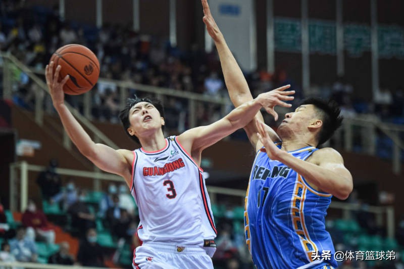 胡明轩vs张镇麟,张镇麟阻挡胡明轩进攻