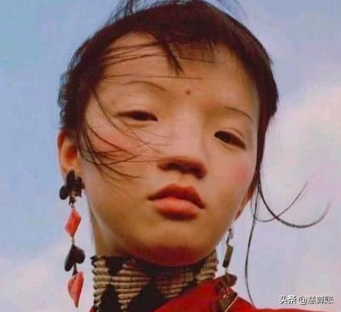 眯眯眼塌鼻梁,眯眯眼塌鼻梁的男生面相