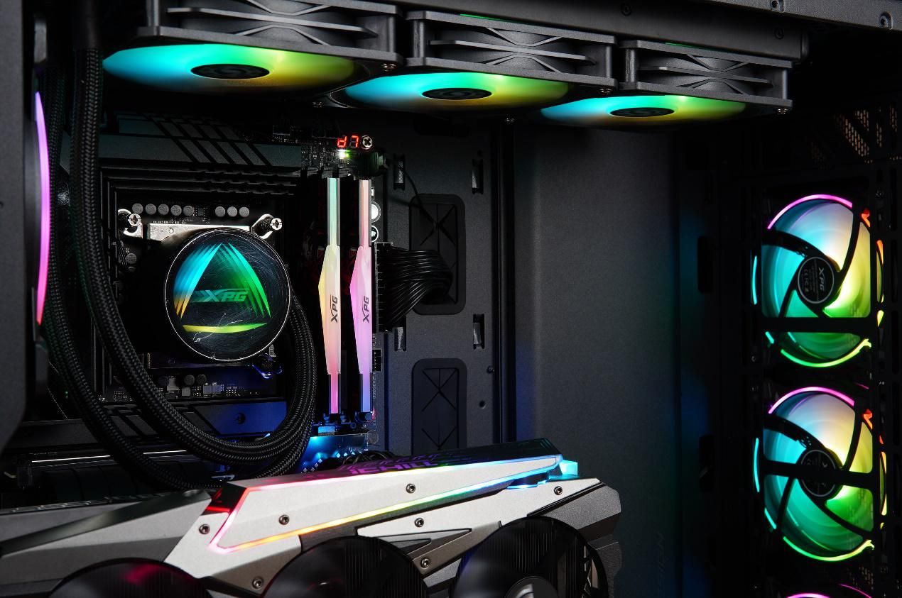 可以装多个硬盘的主机箱,带可插拔硬盘盒的主机