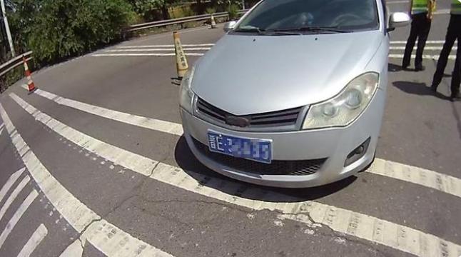 驾驶证被记21分仍开车上路高速交警严厉查处