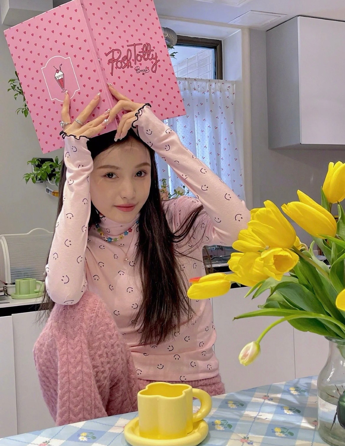 林小宅一身休闲装不失少女心,林小宅牛仔裤穿搭