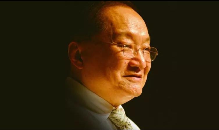 “10元小费”，金庸爱上小29岁的女侍应，妻子朱枚知道后提2要求