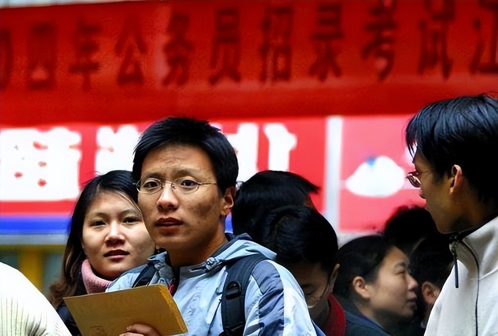 24岁江苏女孩从设计院辞职当保安,95后女生从设计院离职当保安