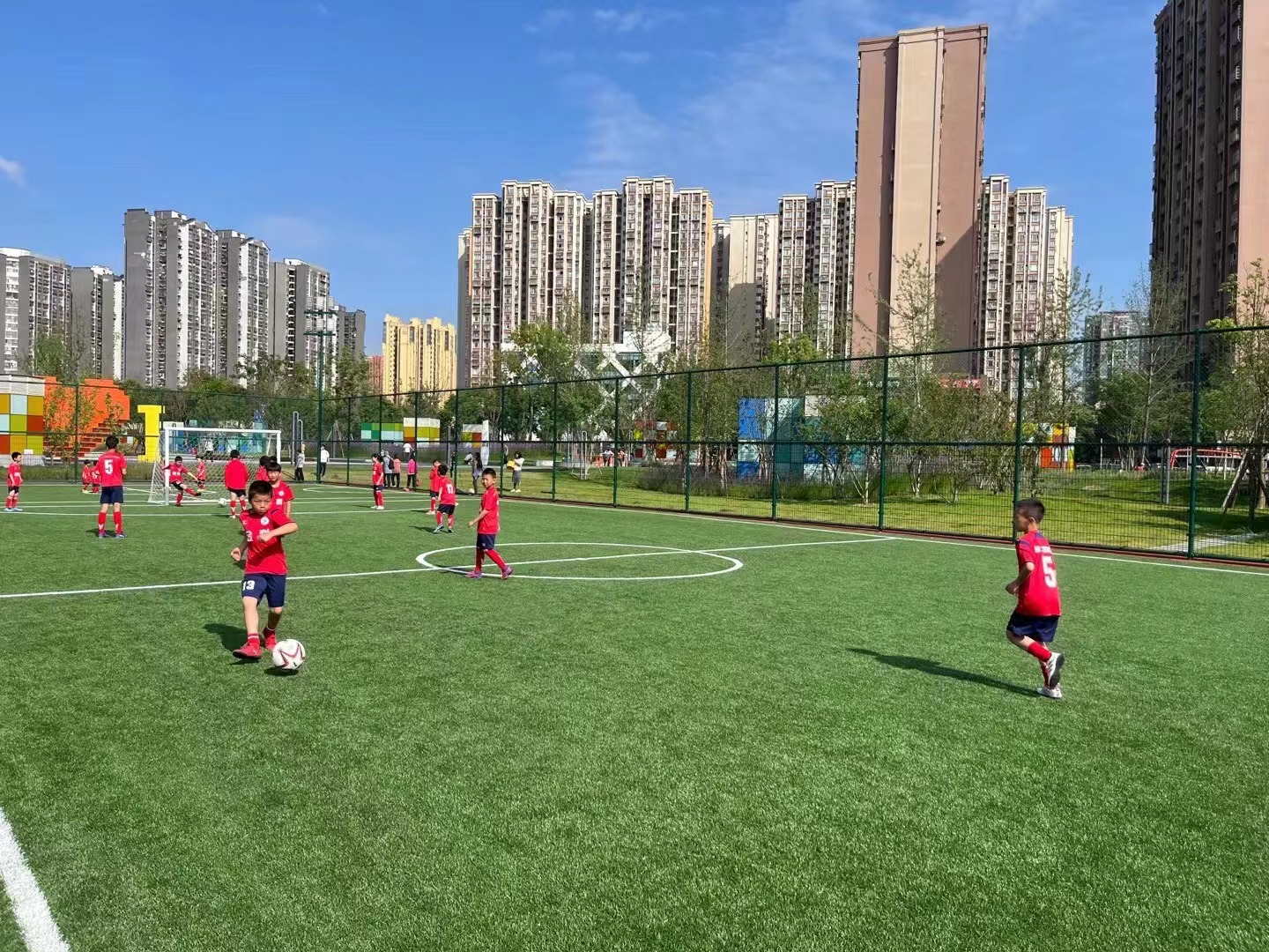 成都迎大运蓉港公益足球赛,成都蓉城足球比赛开幕