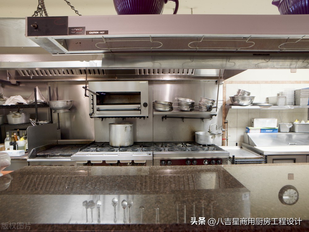 开饭店厨房设备有哪些,开餐饮厨房需要什么设备和要求