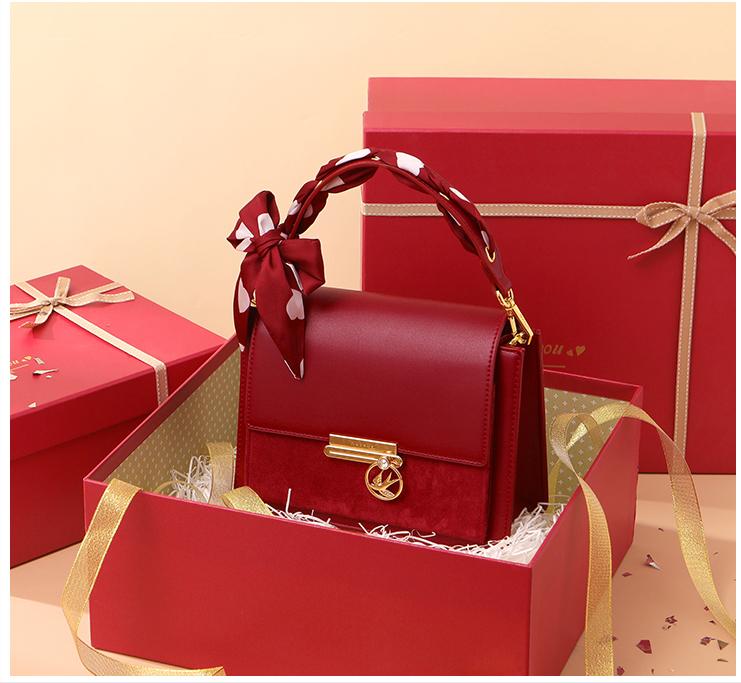 适合30岁女人背的包包品牌排行榜,中年妇女包包选什么品牌好