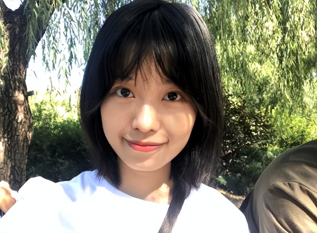 春晚主持人董卿周涛朱迅李思思,春晚主持人董卿朱迅周涛