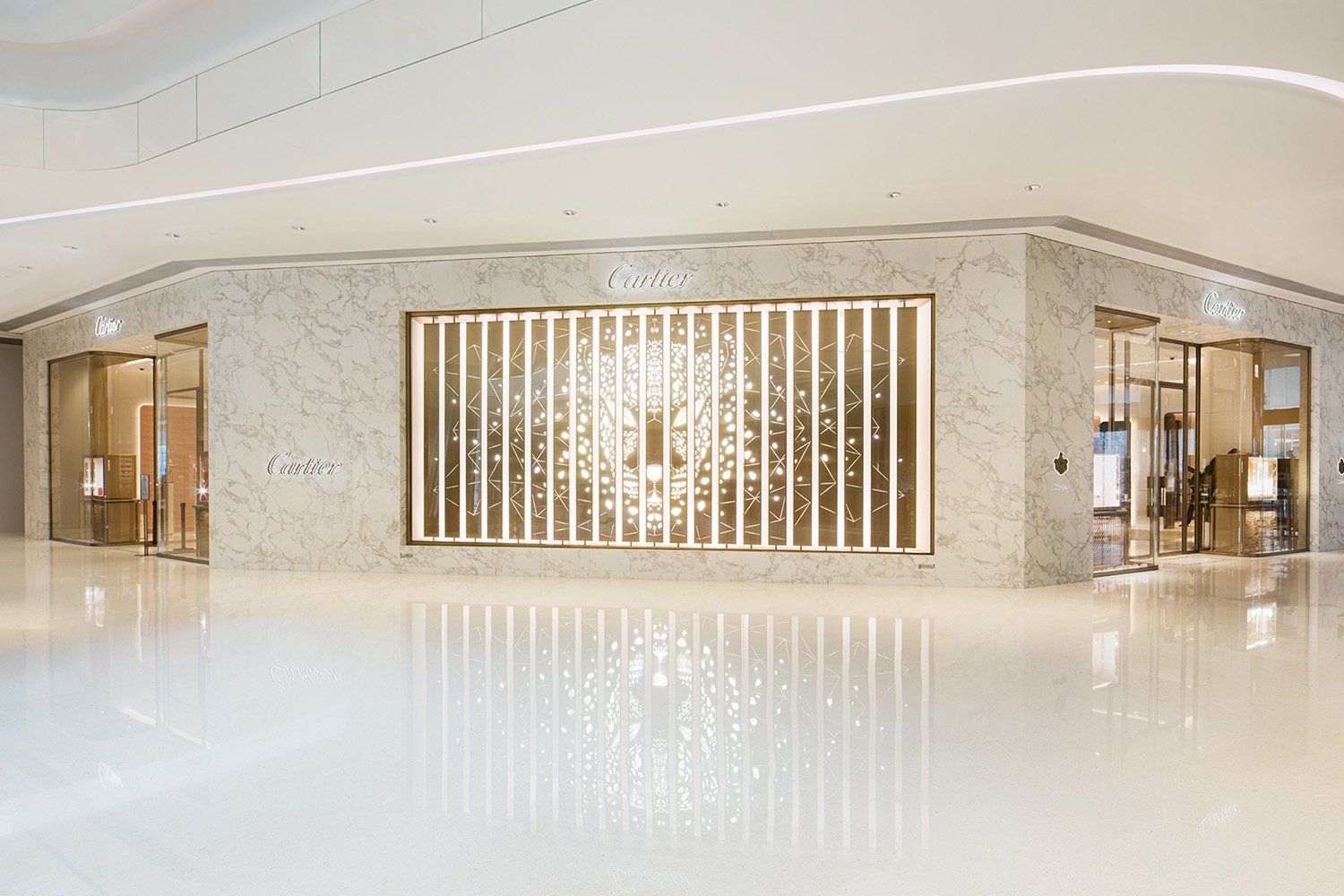 自然写意，万象焕新丨卡地亚深圳湾万象城精品店优雅启幕